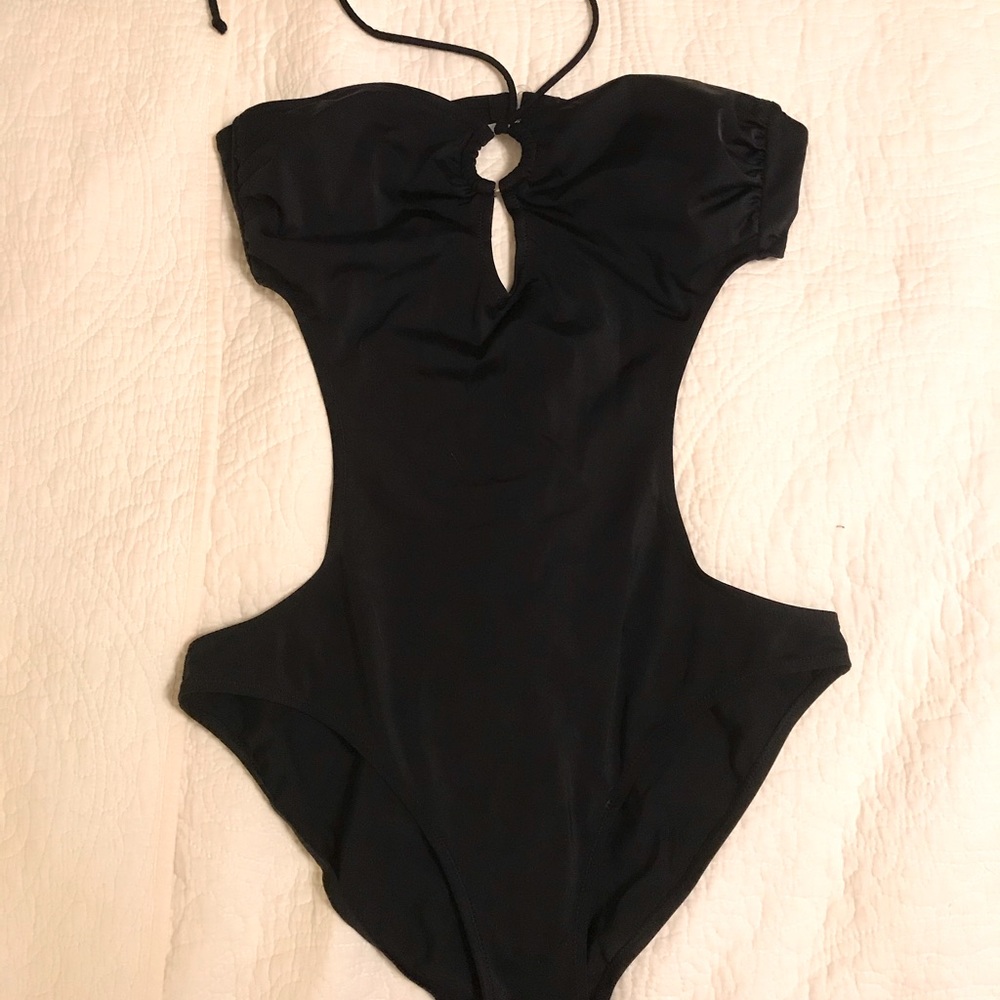 Keyhole swim suit